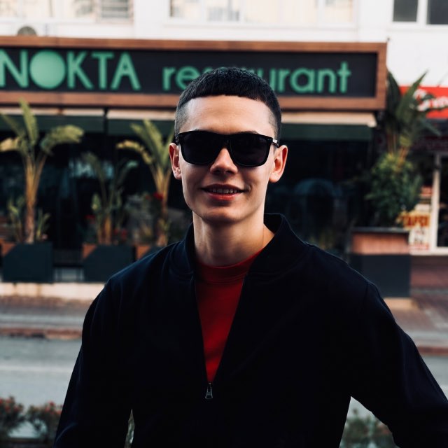 Александр у ресторана Nokta